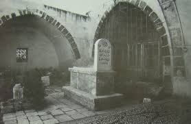 ضريح الخليفة عمر بن عبد العزيز في الدير الشرقي -معرة النعمان