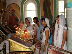 غطاء الرأس عند المرأة في الخدم الالهية