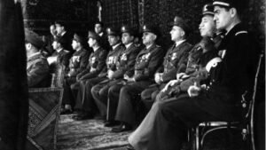 اللواء ارام مانوكيان في عيد الجلاء 1954