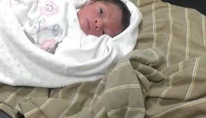 طفل حديث الولادة