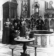 عائلة مسيحية دمشقية في بيت العائلة الكبير