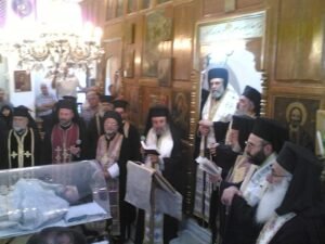 جنازته في كنيسة القديس جاورجيوس في عرنة برئاسة المتروبوليت سابا اسبر والمتروبوليت جاورجيوس ابو زخم