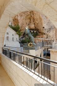 من الطبقة السفلى للدير الى المقام