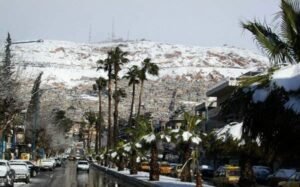 قاسيون مرتديا الحلة البيضاء