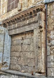 النقوش اليونانية على جدار الجامع الاموي