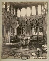 من القصور التي كان يعيش فيها المسيحيون سكان آيا ماريا ومنها عائلة طرزي قبل دمار الحي بمذبحة المسيحيين عام 1860