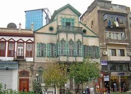 احد الابنية التراثية آخر سوق الصالحية