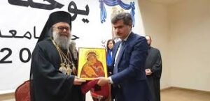 البطريرك يوحنا العاشر يقدم ايقونة لرئيس الجامعة د. الياس الوراق