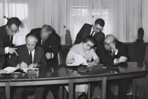 توقيع الاتفاقية البرتقالية في القدس يوم 7 أكتوبر/تشرين الأول 1964