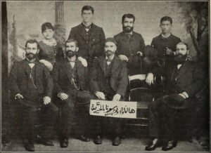 اسرة عربيلي ويبدو مؤسس جريدة كوكب اميركا اقصى اليسار