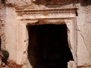 قمة مار تقلا في سهل صيدنايا