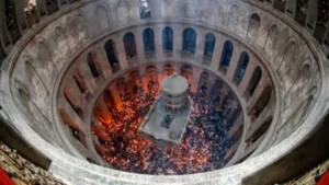 فيض النور من القبر المقدس