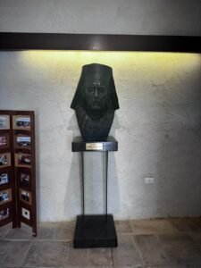 تمثال نصفي للمتروبوليت بشير