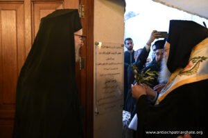 غبطته ومطران جبل لبنان سلوان موسى واللوحة التذكارية 