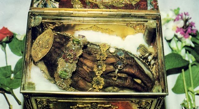 رفات القديسين