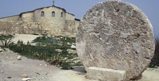 كنيسة جبل نبو على جبل موسى