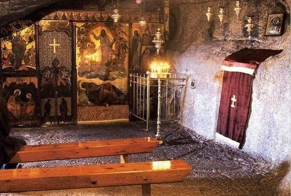 هل الرسول يوحنا الحبيب مات أم انتقل؟