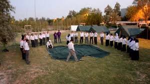 نصب الخيمة في المخيم الكشفي